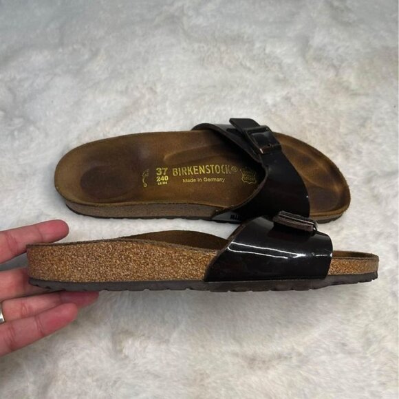Birkenstocks woman’s brown shine one strap buckle. New condition. Size 37. - Picture 5 of 9
